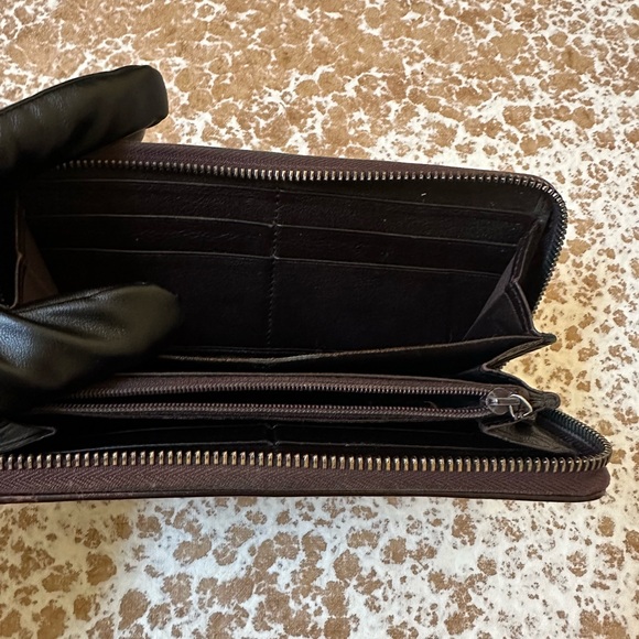 GUCCI Brown Leather Monogram W/ Blue and Green Nylon Strap Zippy Wallet - Picture 7 of 11